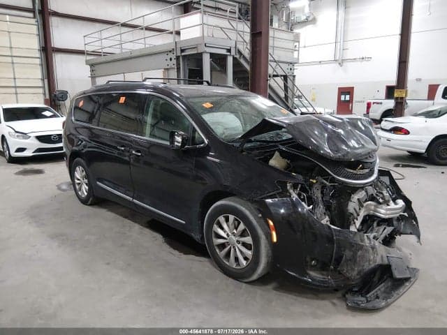 2018 CHRYSLER PACIFICA TOURING L 1