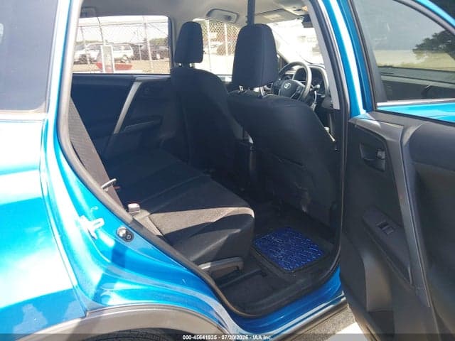 2018 TOYOTA RAV4 LE 8