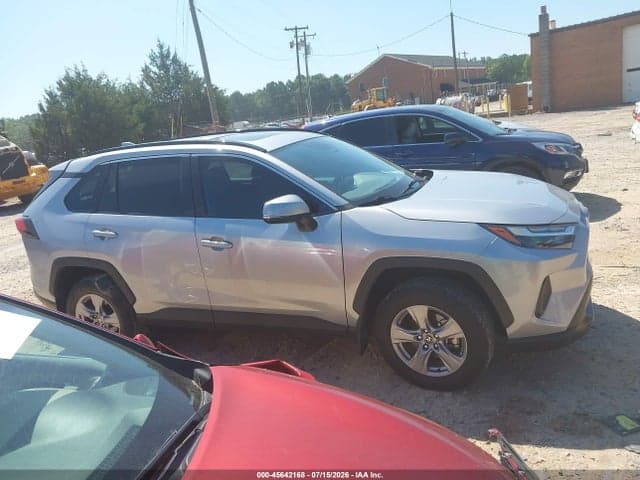 2025 TOYOTA RAV4 XLE 13