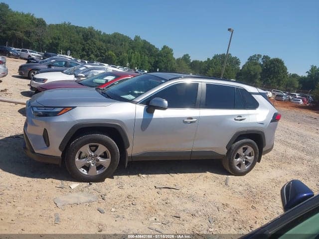 2025 TOYOTA RAV4 XLE 14