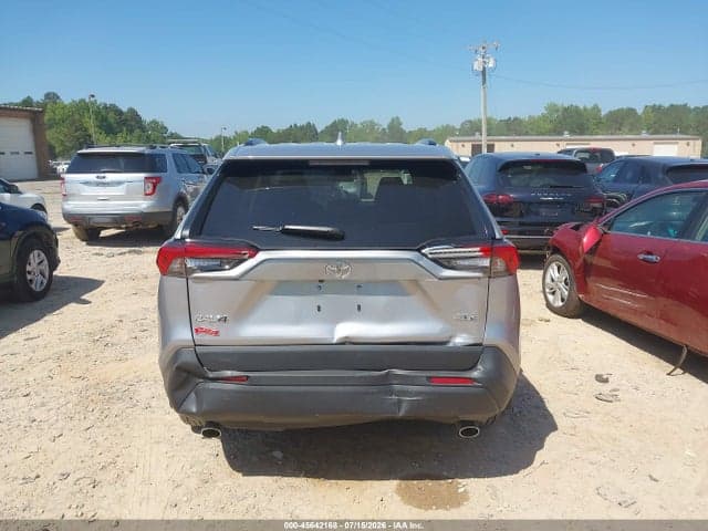 2025 TOYOTA RAV4 XLE 16