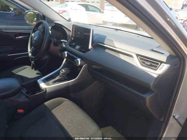 2025 TOYOTA RAV4 XLE 5