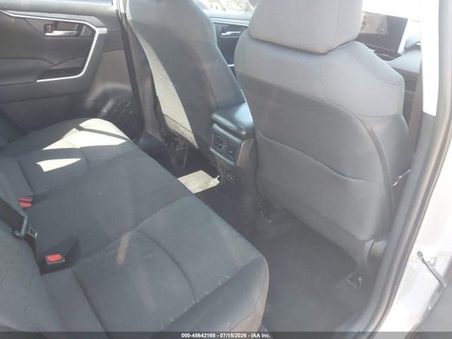 2025 TOYOTA RAV4 XLE 8