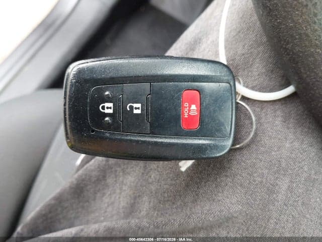 2021 TOYOTA RAV4 HYBRID XLE 11