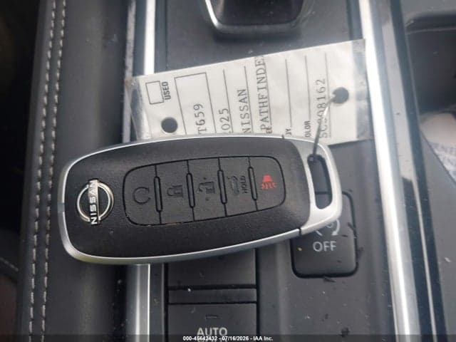 2025 NISSAN PATHFINDER PLATINUM 4WD 11