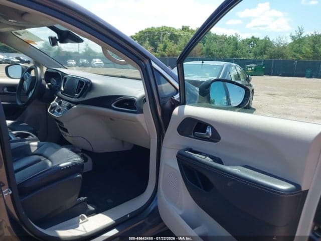 2023 CHRYSLER PACIFICA TOURING L 5