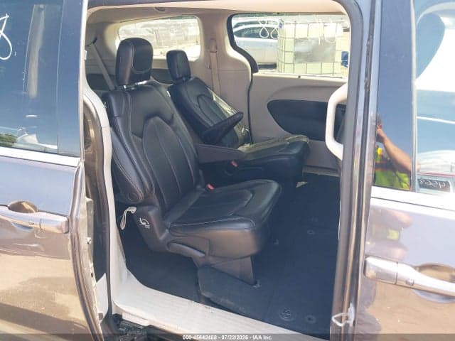 2023 CHRYSLER PACIFICA TOURING L 8