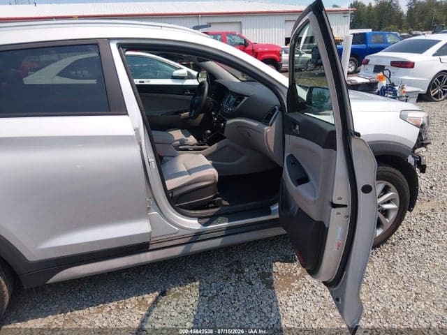 2017 HYUNDAI TUCSON SE 5