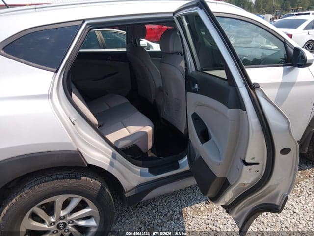 2017 HYUNDAI TUCSON SE 8
