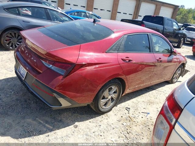 2025 HYUNDAI ELANTRA SE 4