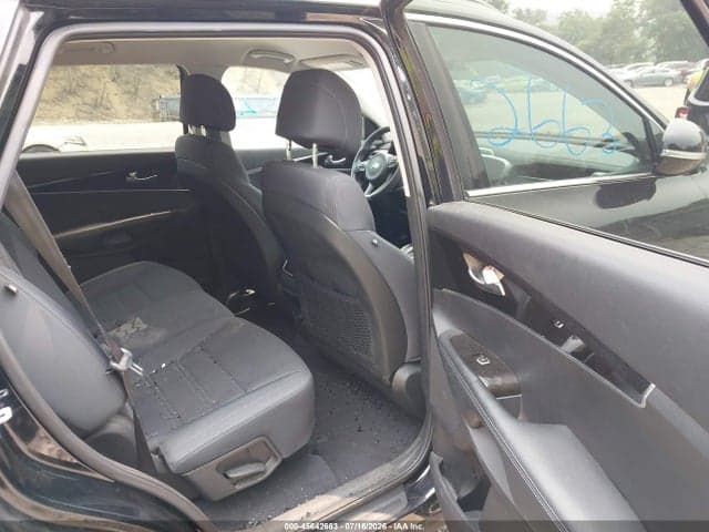 2017 KIA SORENTO 2.4L LX 8