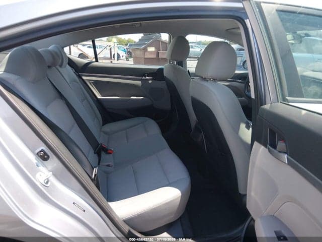 2017 HYUNDAI ELANTRA SE 8