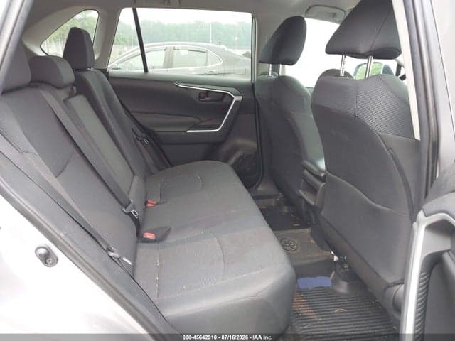 2020 TOYOTA RAV4 LE 8