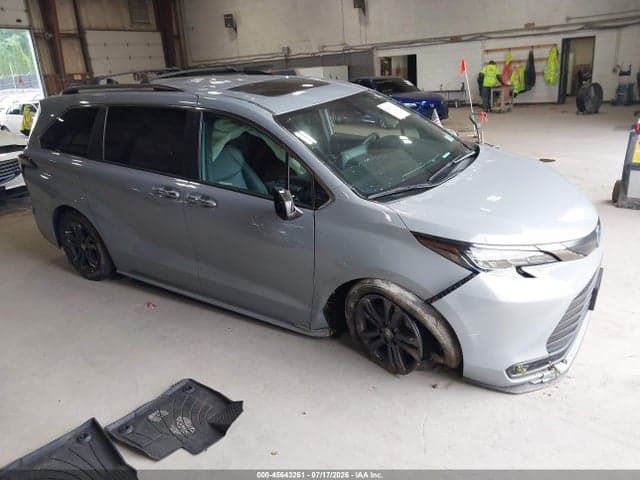2024 TOYOTA SIENNA WOODLAND EDITION - 1