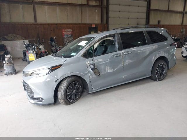 2024 TOYOTA SIENNA WOODLAND EDITION 2