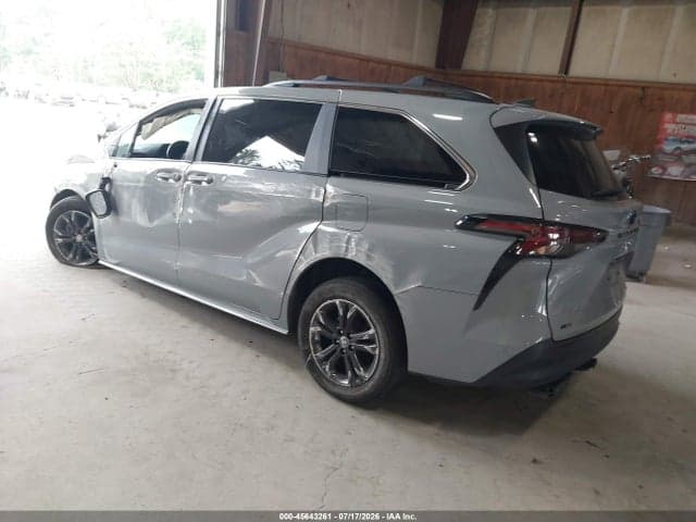 2024 TOYOTA SIENNA WOODLAND EDITION 3