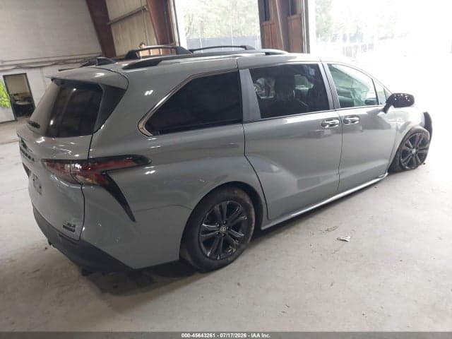 2024 TOYOTA SIENNA WOODLAND EDITION 4