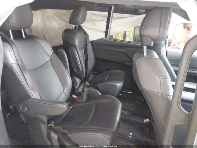2024 TOYOTA SIENNA WOODLAND EDITION 8