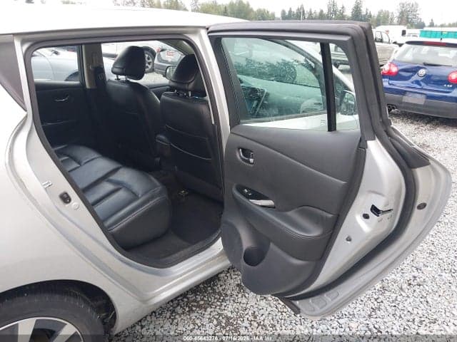 2017 NISSAN LEAF SL 8