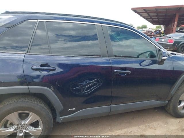 2022 TOYOTA RAV4 HYBRID XLE 13