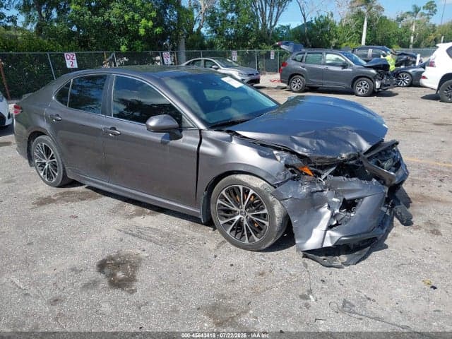 2020 TOYOTA CAMRY SE 1