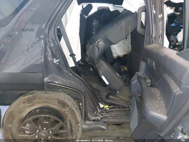 2025 TOYOTA 4RUNNER SR5 8