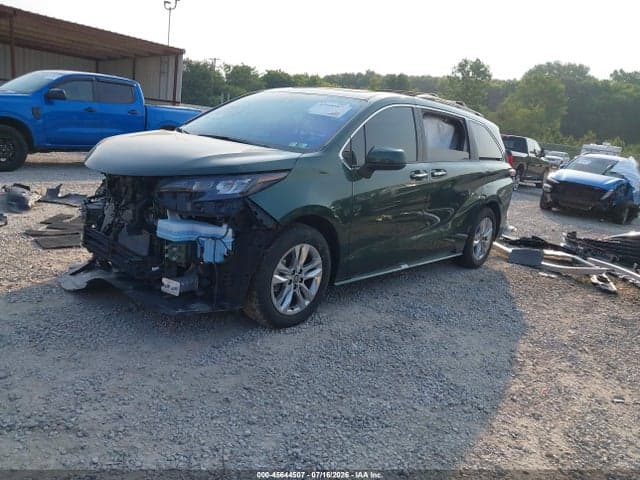 2025 TOYOTA SIENNA XLE 2
