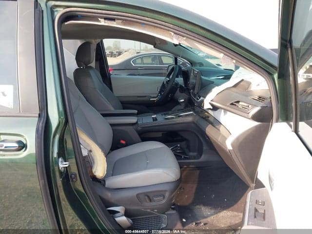 2025 TOYOTA SIENNA XLE 5