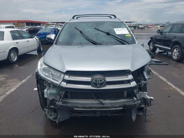 2019 TOYOTA HIGHLANDER XLE 13