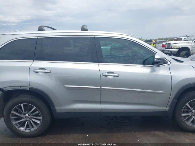 2019 TOYOTA HIGHLANDER XLE 14