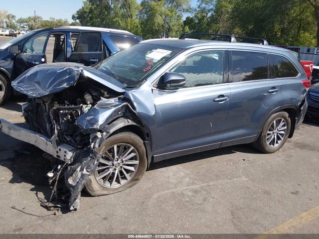 2017 TOYOTA HIGHLANDER XLE 2