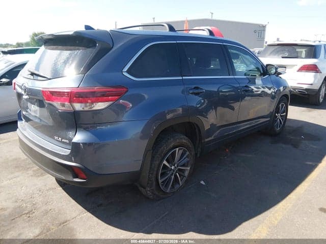 2017 TOYOTA HIGHLANDER XLE 4