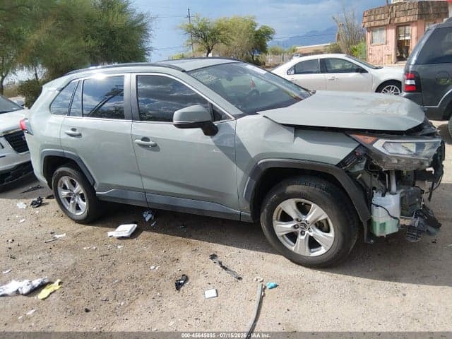 2019 TOYOTA RAV4 XLE 13