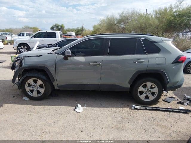 2019 TOYOTA RAV4 XLE 14