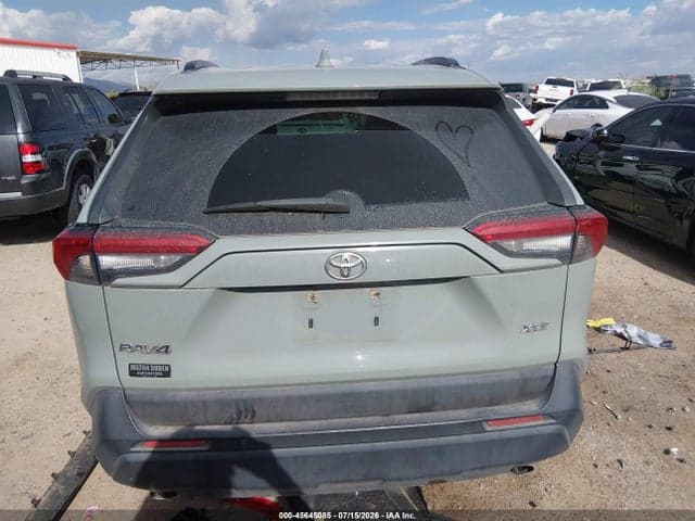 2019 TOYOTA RAV4 XLE 16