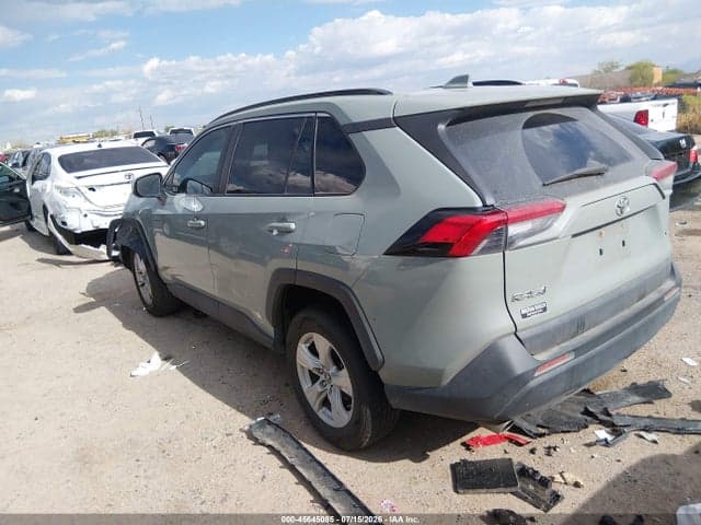 2019 TOYOTA RAV4 XLE 3