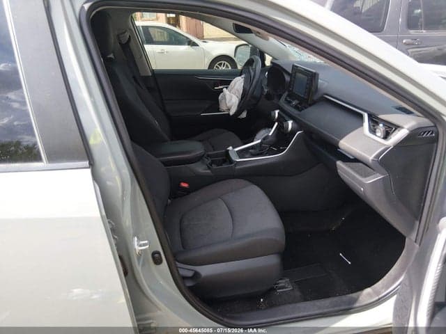 2019 TOYOTA RAV4 XLE 5