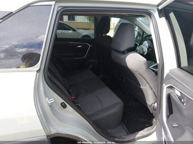 2019 TOYOTA RAV4 XLE 8