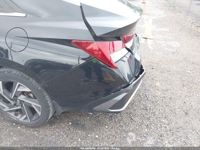 2024 HYUNDAI ELANTRA SEL 17
