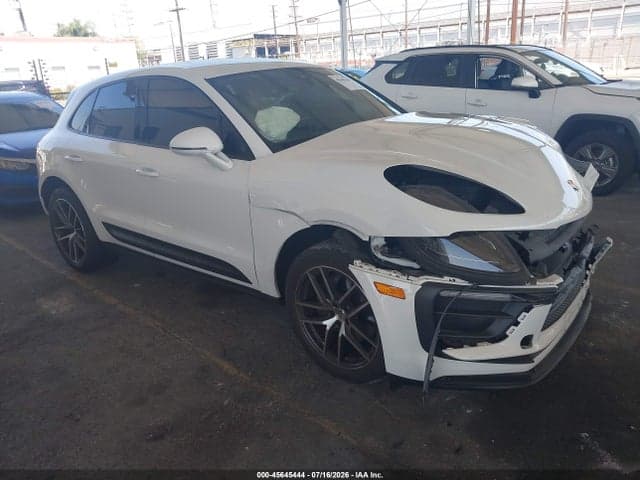 2023 PORSCHE MACAN T 1