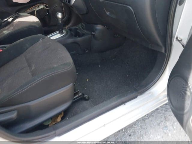 2017 NISSAN VERSA 1.6 SV 5