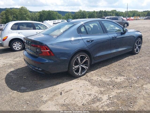 2024 VOLVO S60 B5 CORE DARK THEME 4