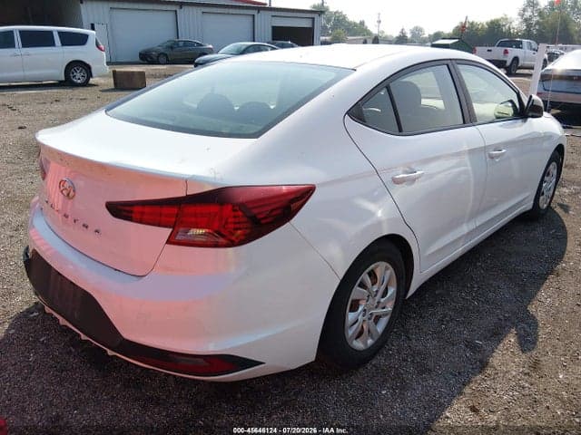 2019 HYUNDAI ELANTRA SE 4