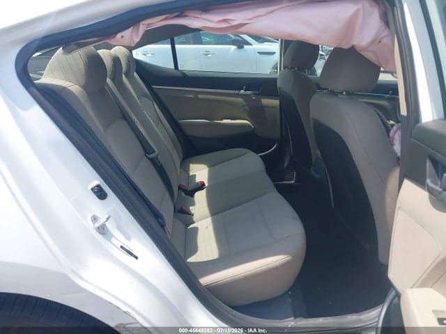 2019 HYUNDAI ELANTRA SE 8