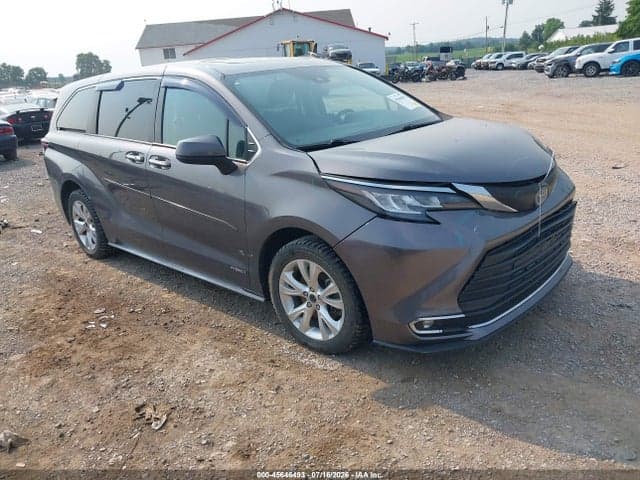 2021 TOYOTA SIENNA XLE 1