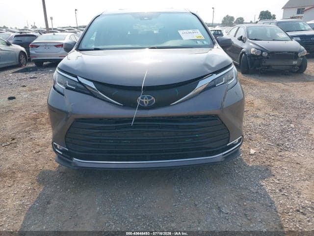 2021 TOYOTA SIENNA XLE 13