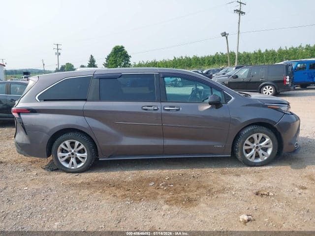 2021 TOYOTA SIENNA XLE 14