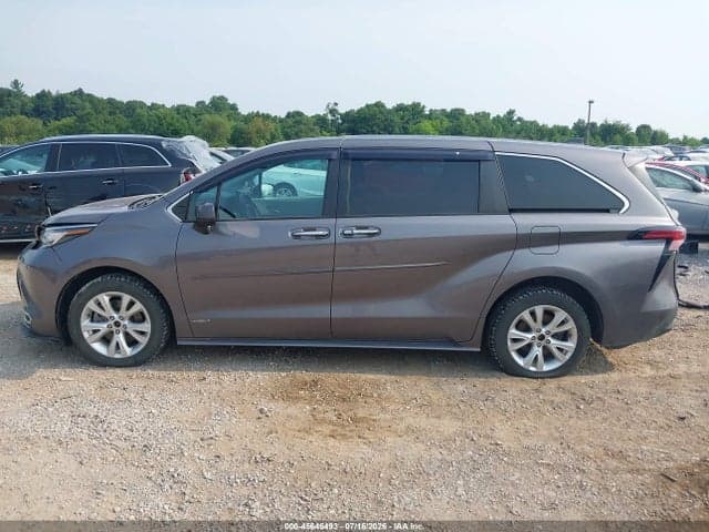 2021 TOYOTA SIENNA XLE 15