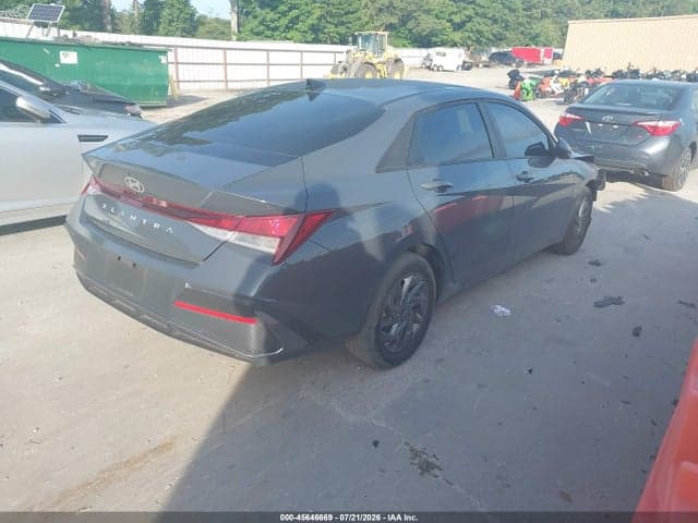 2024 HYUNDAI ELANTRA SEL 4