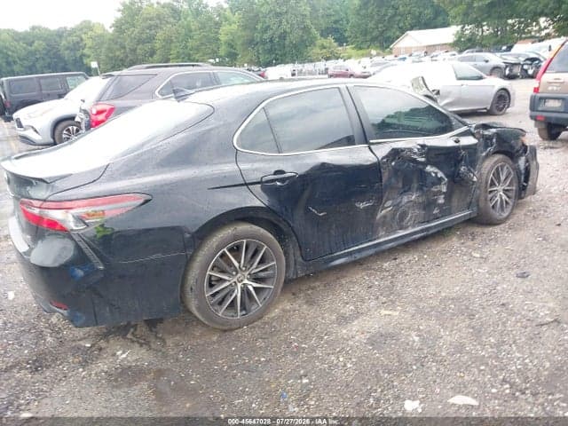 2022 TOYOTA CAMRY SE 4